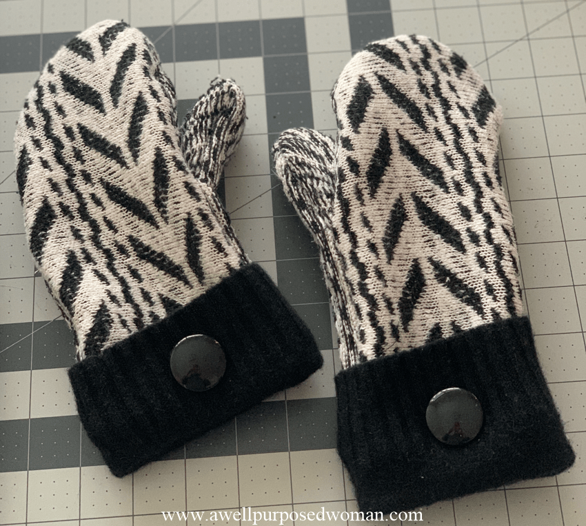 DIY – Turning Socks into Mittens