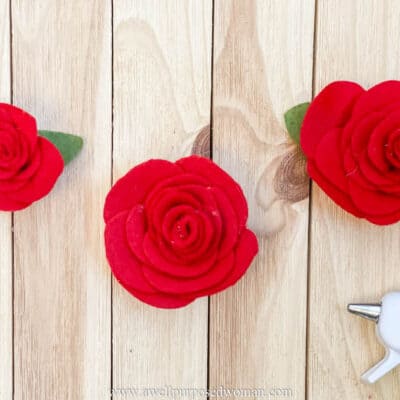 How to Make Beautiful Felt Roses (Free Pattern)