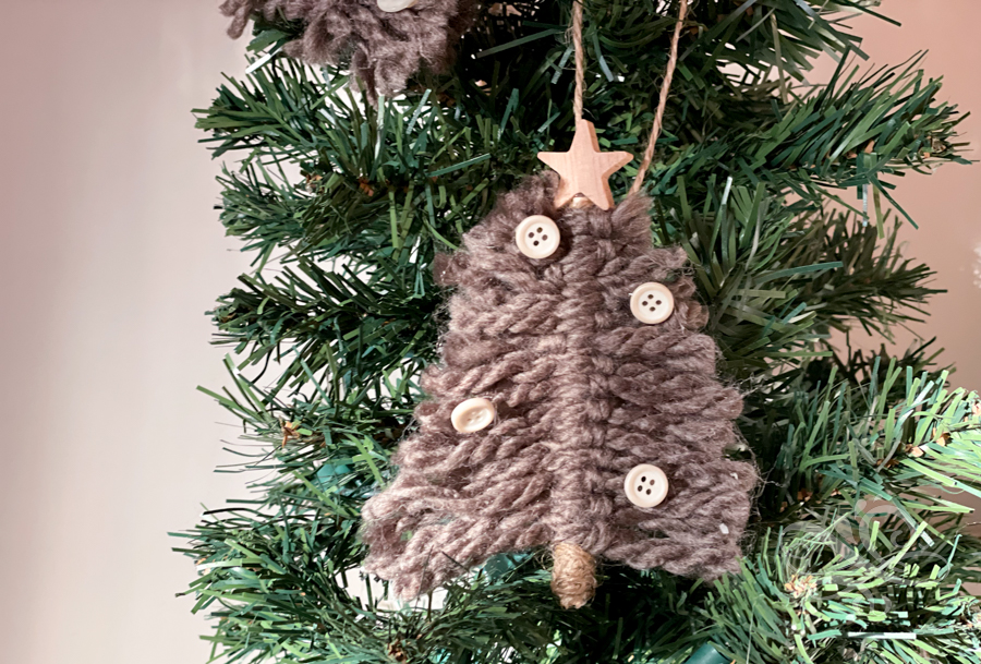 20+ Christmas Yarn Crafts - Making Frugal FUN